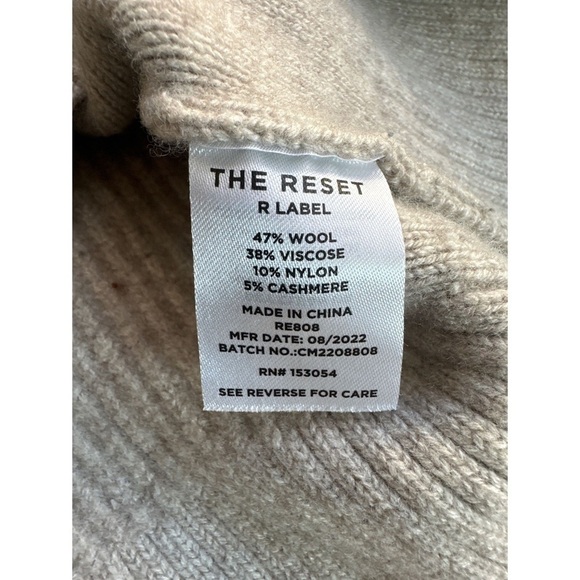 The Reset Ribbed V-Neck Cardigan - Picture 6 of 9